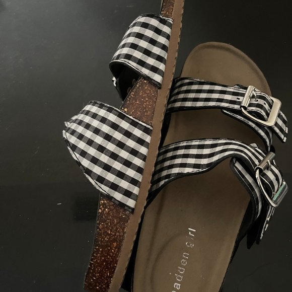 sandals - Picture 2 of 3